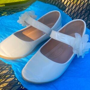 Utopia charming White Kids' Dress Shoes with Floral Accent